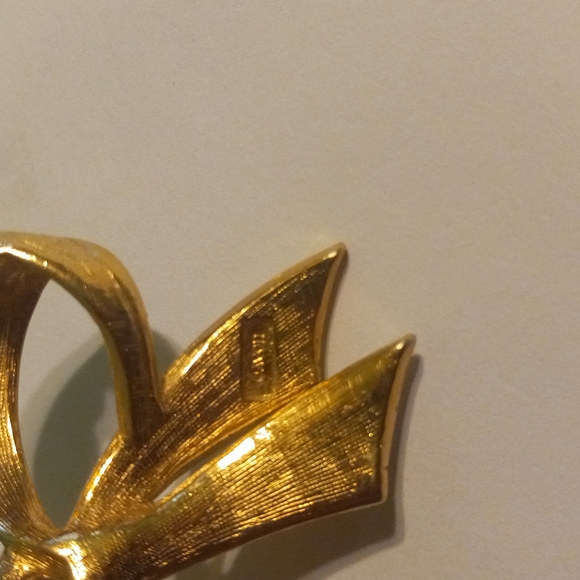 Gold broach pin - Picture 3 of 4